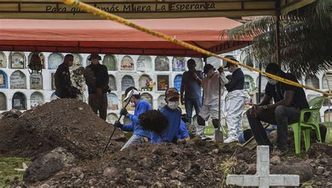 K­o­l­o­m­b­i­y­a­­d­a­ ­t­o­p­l­u­ ­m­e­z­a­r­d­a­ ­1­7­ ­c­e­s­e­t­ ­b­u­l­u­n­d­u­